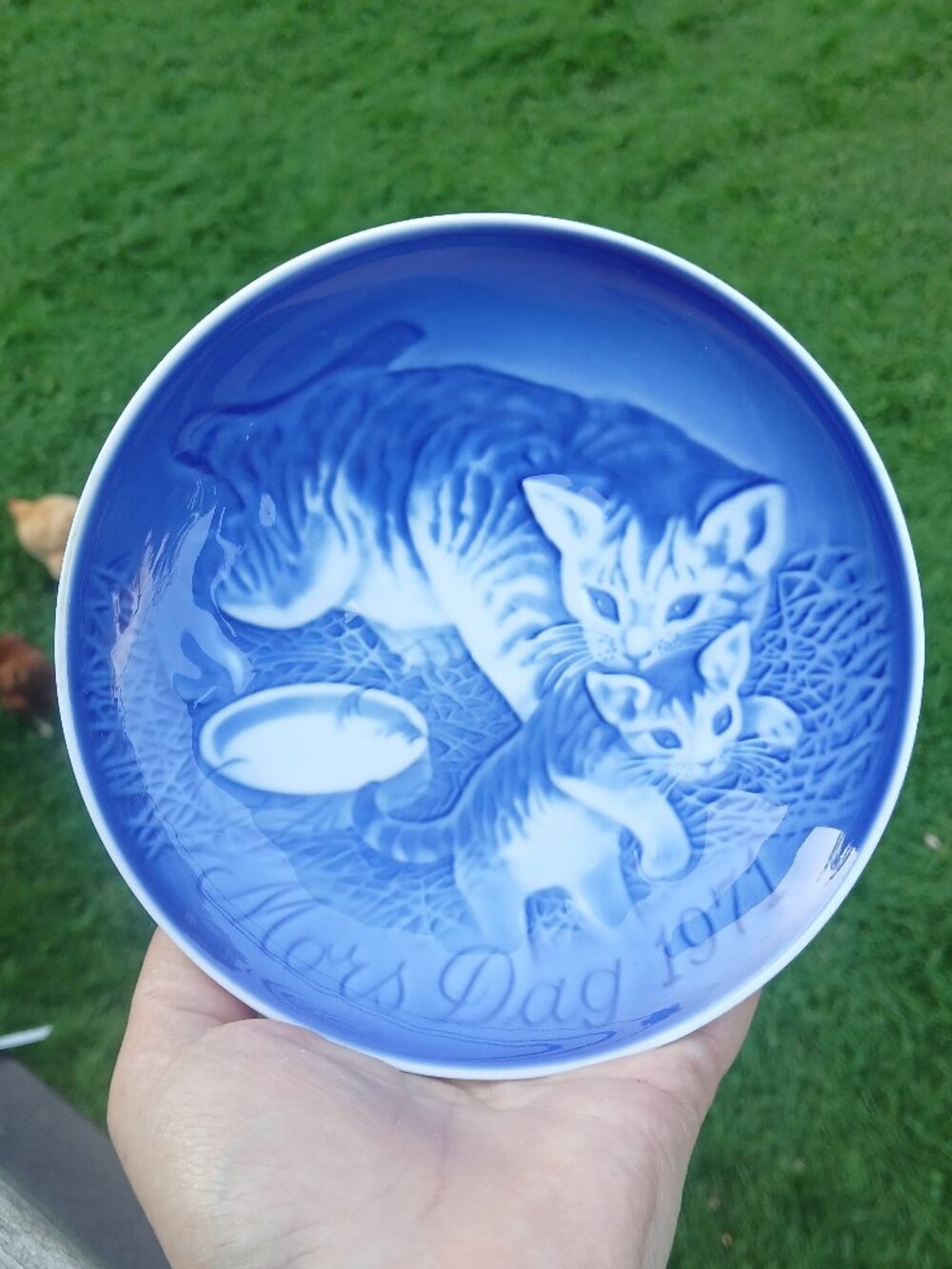 vintage BING and GRONDAHL mother cat and kitten Mother's Day 1971 dish porcelain